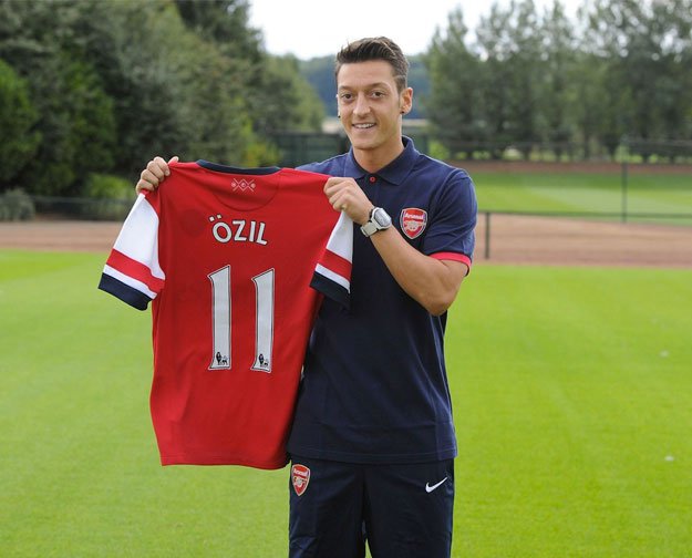 1380401185_Mesut-Ozil