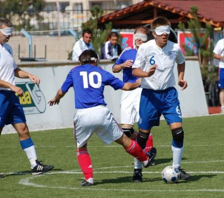 Robin in England action