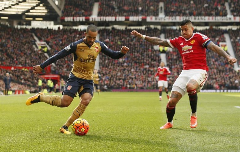 An extremely rare picture of Theo Walcott about to touch the ball...