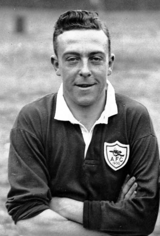 JOE HULME (1904 - 1991)