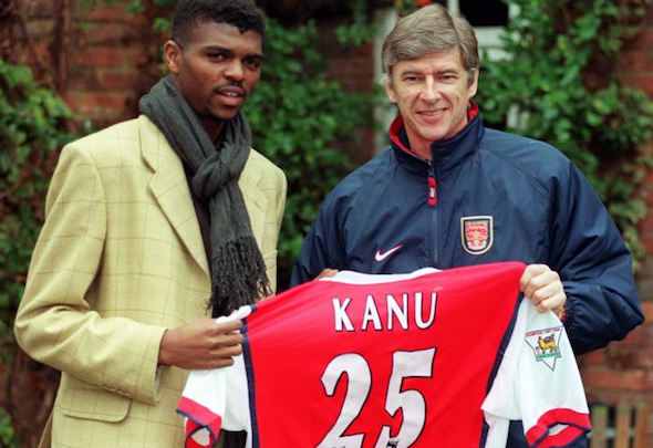 Kanu signs for The Arsenal 