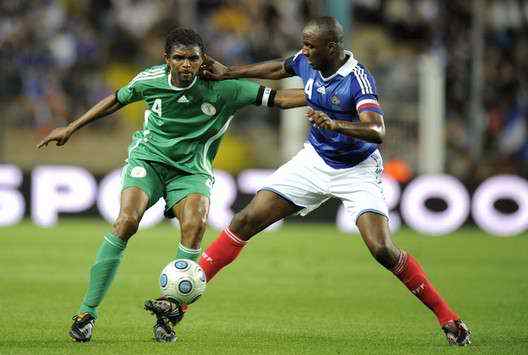 Nigeria's Kanu up against Patrick Vieira of France