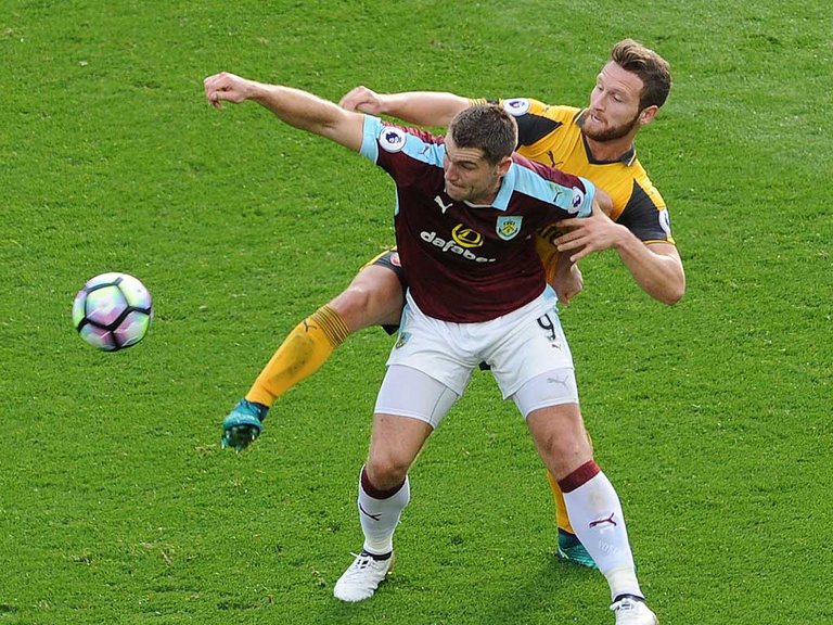 shkodran-mustafi-sam-vokes-burnley-0-1-arsenal_3800174