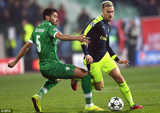 39f674aa00000578-0-arsenal_had_been_given_a_boost_before_kick_off_with_the_news_wal-a-6_1478040765461