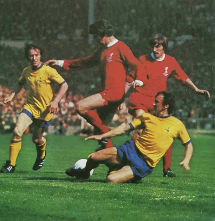 Bob battles for possession in the 1971 Cup Final with Geordie backing him up