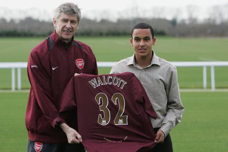Theo Walcott Signs